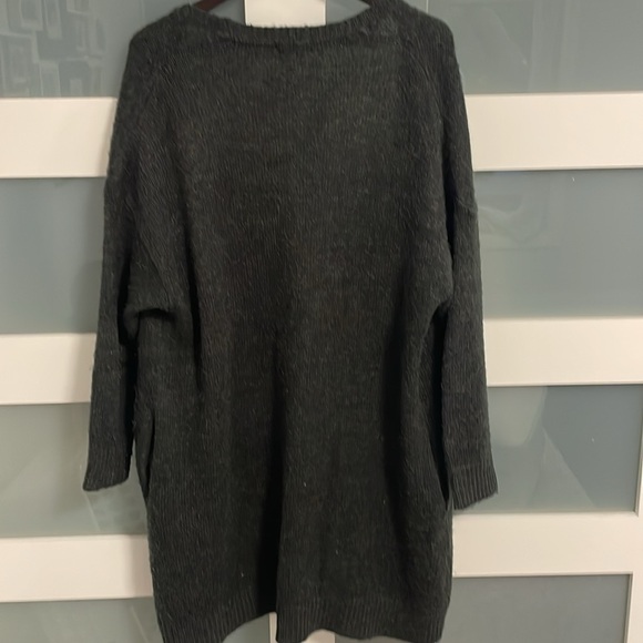 Black sweater - Picture 5 of 5